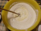 Lángos - Keverd el a tejfölt a tojással!