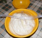Lángos - Áttettem a lángostésztát egy nagyobb tálba.