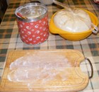 Lángos - Ha nem sütsz sok lángost, akkor egy nagyobb vágódeszka is elég a cipóknak.