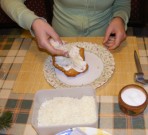 Lángos - Szórd meg reszelt sajttal a tejfölös lángost!