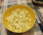 Lebbencsleves - A felkockázott krumplik.