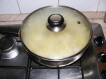 Gombás rakott káposzta - Fedő alatt párold a savanyúkáposztát kb. 20 percig!