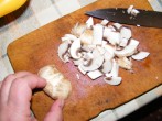 Gombás rakott káposzta - Keresztben vágd lapokra a gombát!