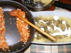 Gombás rakott káposzta - Felezd meg a serpenyőben a dinsztelt hagymát!