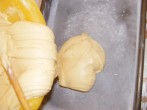 Kókusz-kocka - Öntsd a tepsibe a tésztát!