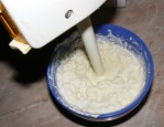 Márványsajtos krém - Botmixerrel dögönyözd simára a vajas sajtot!