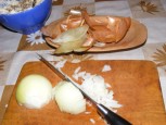Márványsajtos krém - Vágd apróra a hagymát!