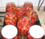 Cseresznyebefőtt - A teletöltött üvegeket fedd le!
