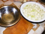Lecsó - A hagymadarabolás kész.