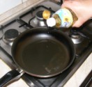 Tofus tortilla - Önts 3 evőkanálnyi olajat egy serpenyőbe!
