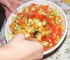 Tofus tortilla - Keverd össze a zöldség-tölteléket!