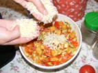Tofus tortilla - A reszelt sajt felét szórd a zöldségkeverékbe!
