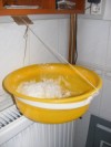 Fánk - Tedd a tálat meleg helyre, hogy ott keljen a tészta!
