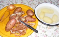 Savanyú krumplifőzelék - Pucold meg a krumplit!