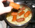 Savanyú krumplifőzelék - Tedd bele a kolbászdarabokat!