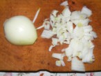 Savanyú krumplifőzelék - Vágd fel apróra a hagymát!
