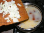 Savanyú krumplifőzelék - A hagyma felét kapard a főzelékbe!