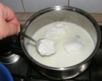 Madártej - Tedd a tejbe a habgaluskát!