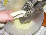Tökfőzelék - Nagy lyukú reszelőn gyaluld le a tököt!