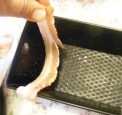 Csirkemelles töltelék - U betűszerűen lógasd a baconszeletet keresztben a tepsbe!