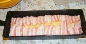 Csirkemelles töltelék - A baconok ráhajtva.