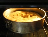 Piskótatorta eperrel - Sületlen féltorta vissza a sütőbe.