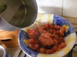 Piskótatorta eperrel - Forrázd le az epret, hogy hamarabb felengedjen!