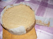 Diótorta - Húzd le a torta oldaláról a sütőpapírt!