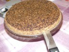 Diótorta - A hosszú késsel válaszd el a torta alját a sütőlaptól!