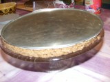 Diótorta - Fordítsd fejjel lefelé a két sima lap között tartott tortát!