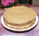 Diótorta - Helyén van a felső tortalap.