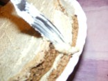 Diótorta - Oldala vakolás 2: Az előbb felhordott krémet kend szét a torta oldalán!