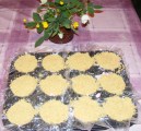8845-kekszezes-kesz (129 x 120) Epres krémtúró muffinformában - Készen van a 12 keksz-talp.