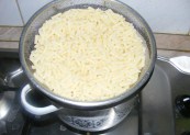 Levesbetét főzése - Hagyd a szűrőben a tésztát - csöpögtesd le!