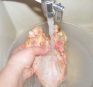Gyömbéres csirkemell - Mosd meg a csirkemellet!