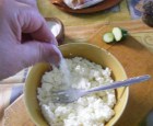 Göngyölt cukkini - Sózd meg a túrót 6 csipet sóval!
