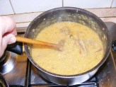 Sárgaborsó-főzelék - Keverd el a rántást a főzelékben!