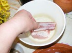 Sült oldalas - Tedd át egy tálba a húst, a sózott oldalával lefelé!