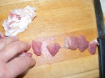 Cukkinis aprópecsenye - A felkockázott húscsík.