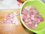 Cukkinis aprópecsenye - Az összes hús felvagdosva.