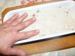 Olajbogyós kenyér - Vizes tenyérrel simítsd végig a tésztát!