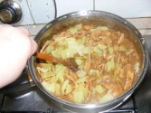 Kínai kaja - Keverd össze a paprikát a hússal!