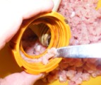 Töltött káposzta - A rögzítőgyűrű meneteiből  kapard ki a húsfoszlányokat!