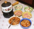 Fondüzés - Tedd az asztal közepére a fondüs edényt az állványával!