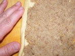 Beigli - Hajtsd fel a tészta két rövidebb oldalát!