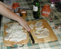 Tejszínes, boros csirkemell - Nyomd a fokhagymát a hússzeletekre!