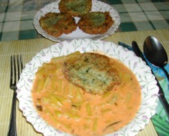 Lepcsánka - Kész, tányérban, főzelékkel.