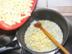 Zöldbabfőzelék - Borítsd a zöldbabot a hagymára!