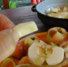 Almás pite - Egy pici ép rész mindegyik almából marad!