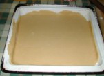 Almás pite - A kinyújtott tészta a tepsiben.